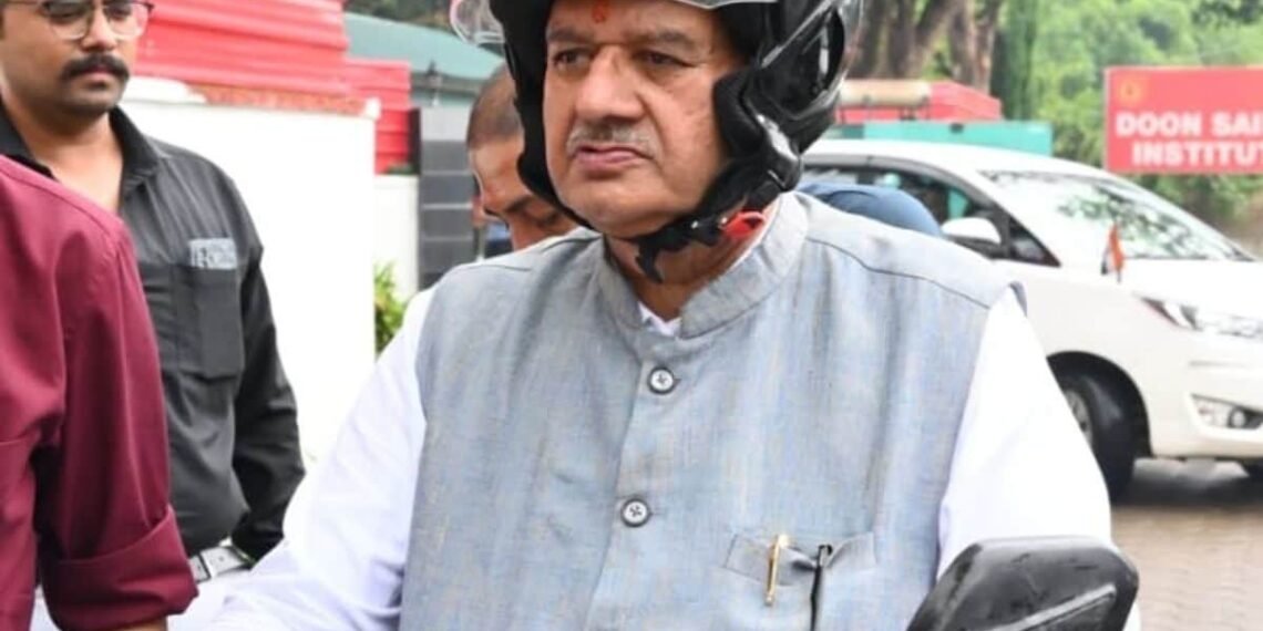 गए थे पीएम मोदी के अपील पर तेल बचाने, खुद स्कूटर की वजह से फंस गए मंत्री गणेश जोशी, कांग्रेस बोली- हादसे का जिम्मेदार कौन होगा