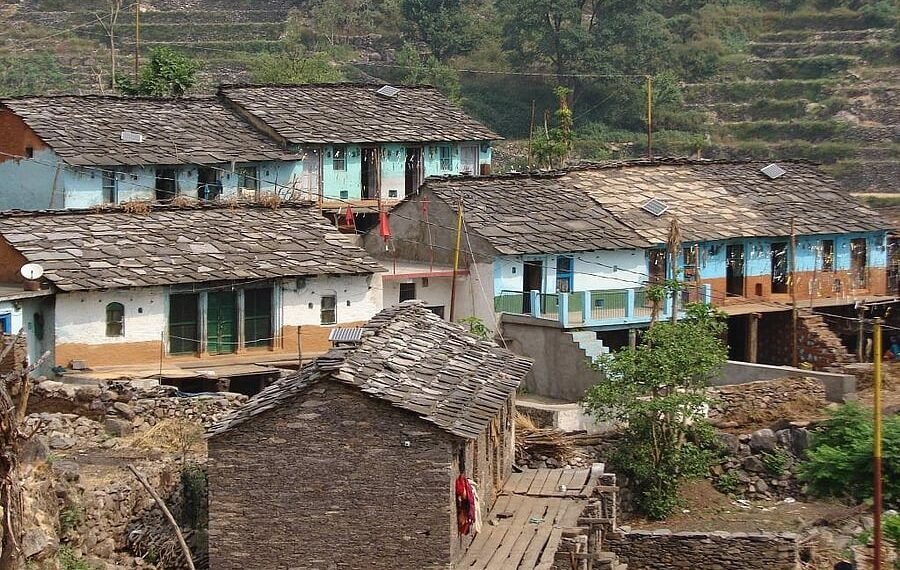 उत्तराखंड में पलायन का दंश: खाली होते गांव, बिखरते सपने और विकास की चुनौती