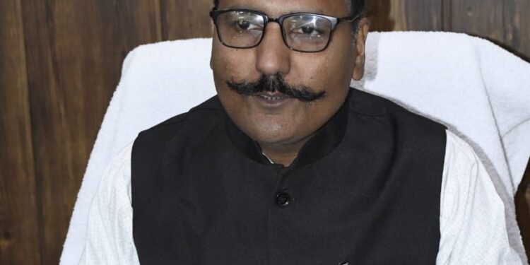 पर्यटक यातायात नियमों का करें पालन, स्थानीय संस्कृति का रखें सम्मान : जिलाधिकारी ललित मोहन रयाल