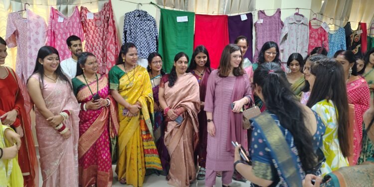 महिला स्वरोजगार को मिली नई उड़ान: आरसेटी नैनीताल में 31 दिवसीय गारमेंट्स प्रशिक्षण का सफल समापन