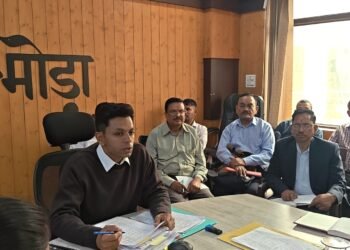 भर्ती परीक्षा में नहीं चलेगी कोई गड़बड़ी, डीएम अंशुल सिंह ने अधिकारियों को किया सतर्क