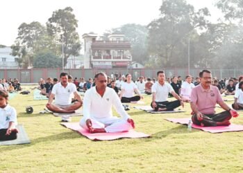 अंतर्राष्ट्रीय योग दिवस पर हल्द्वानी में उमड़ा जनसैलाब, डीएम-एसएसपी संग सैकड़ों लोगों ने किया योगाभ्यास