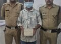गौला पार्किंग में सट्टे का खेल बेनकाब, पुलिस ने खाई-बाड़ी करते युवक को दबोचा; नकदी व सट्टा सामग्री बरामद