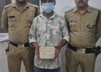 गौला पार्किंग में सट्टे का खेल बेनकाब, पुलिस ने खाई-बाड़ी करते युवक को दबोचा; नकदी व सट्टा सामग्री बरामद