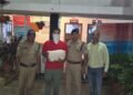 दीवार फांदकर महिला के कपड़े चुराने वाला ‘साइको चोर’ गिरफ्तार, वायरल वीडियो बना गिरफ्तारी की वजह