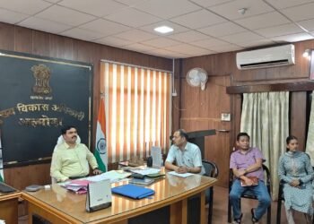“बेटी बचाओ, बेटी पढ़ाओ” को मिलेगी नई उड़ान: अल्मोड़ा में कौशल विकास, स्वरोजगार और सुरक्षा पर बनी व्यापक कार्ययोजना