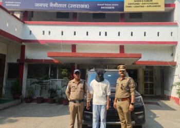 जिला बदर अपराधी चढ़ा रामनगर पुलिस के हत्थे: लूटी गई स्कॉर्पियो बरामद, गुंडा अधिनियम में भी कसा शिकंजा