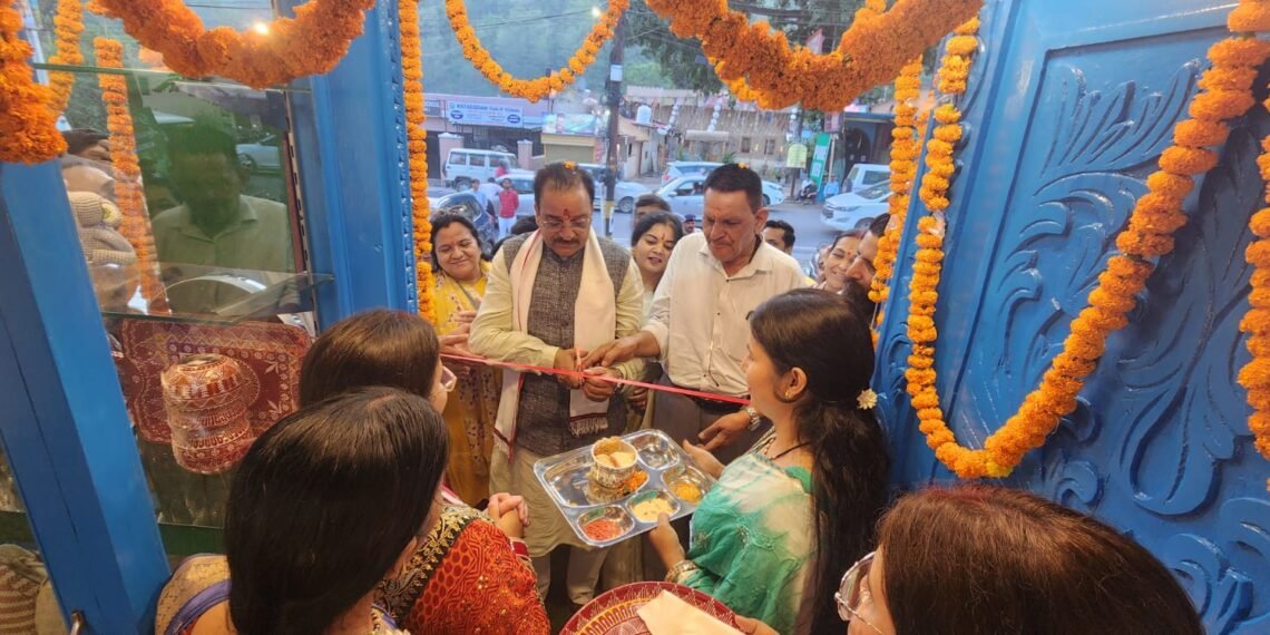‘वोकल फॉर लोकल’ को नई उड़ान: सांसद अजय भट्ट ने किया ‘विरासत स्टोर’ का शुभारंभ, गिरीश कांडपाल के प्रयासों की सराहना