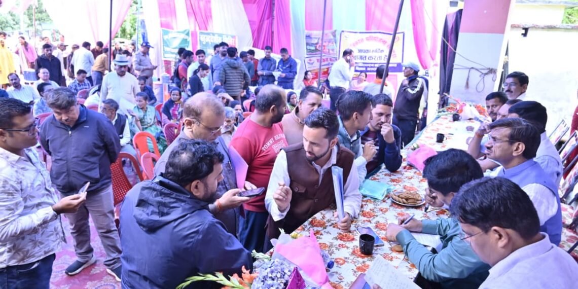 जन-जन के द्वार पहुंची सरकार: शहरफाटक सेवा पखवाड़ा शिविर में 1300 लोगों को मिला योजनाओं का लाभ, मौके पर सुनी गईं जनसमस्याएं