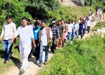 ग्रामीणों के बीच पहुंचे कैबिनेट मंत्री राम सिंह कैड़ा, अधिकारियों को मौके पर दिए समस्याओं के त्वरित समाधान के निर्देश