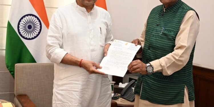 काठगोदाम-दिल्ली के बीच वंदे भारत एक्सप्रेस चलाने की मांग तेज, सांसद अजय भट्ट ने रेल मंत्री से की मुलाकात