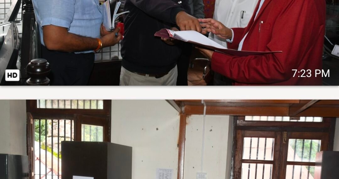 आयुक्त दीपक रावत का जिलाधिकारी कार्यालय में औचक निरीक्षण, लंबित वादों पर जताई नाराजगी; दो माह में निस्तारण के सख्त निर्देश