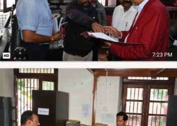 आयुक्त दीपक रावत का जिलाधिकारी कार्यालय में औचक निरीक्षण, लंबित वादों पर जताई नाराजगी; दो माह में निस्तारण के सख्त निर्देश