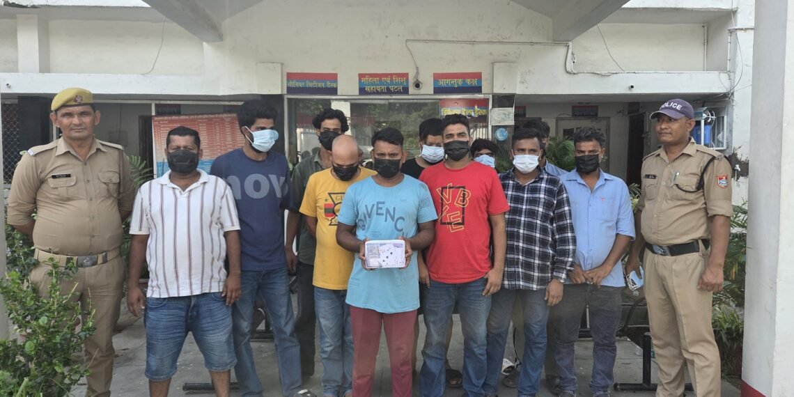 ऑपरेशन प्रहार: हल्द्वानी में पुराने गोदाम पर पुलिस का छापा, जुआ खेलते 13 आरोपी गिरफ्तार, ₹58,950 नकद व ताश के पत्ते बरामद