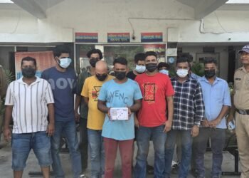 ऑपरेशन प्रहार: हल्द्वानी में पुराने गोदाम पर पुलिस का छापा, जुआ खेलते 13 आरोपी गिरफ्तार, ₹58,950 नकद व ताश के पत्ते बरामद