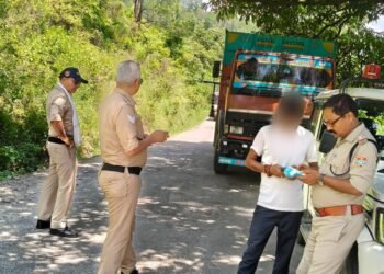 अल्मोड़ा में पुलिस का बड़ा चेकिंग अभियान, 163 वाहन चालकों पर कार्रवाई; हुड़दंगियों पर भी कसा शिकंजा