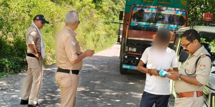 अल्मोड़ा में पुलिस का बड़ा चेकिंग अभियान, 163 वाहन चालकों पर कार्रवाई; हुड़दंगियों पर भी कसा शिकंजा