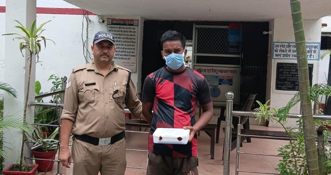 झपट्टामार पर चोरगलिया पुलिस का प्रहार, छीना गया मोबाइल बरामद