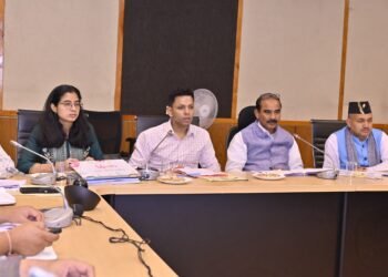जल जीवन मिशन की 1,517 योजनाएं पूरी, पीएमजीएसवाई-4 में 1,295 किमी सड़कों का होगा निर्माण; अजय टम्टा ने दिए गुणवत्ता और तेजी के निर्देश