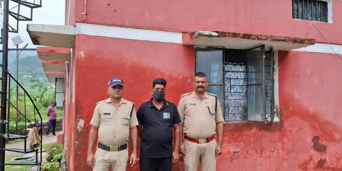 वारंटियों पर अल्मोड़ा पुलिस का शिकंजा, यूपी से कुर्की वारंटी गिरफ्तार