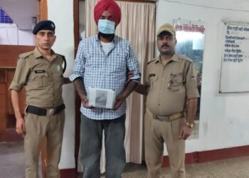 उपकारागार हल्द्वानी के बाहर चेकिंग के दौरान पुलिस ने पकड़ा, वरना कार भी कब्जे में