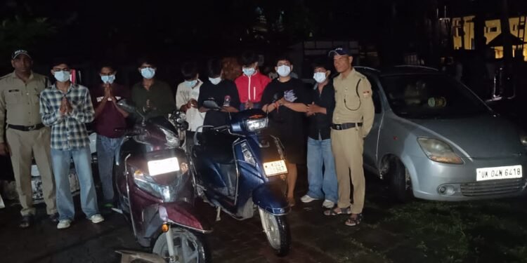 जन्माष्टमी की रात काठगोदाम रोड पर डंडे लहराकर दहशत फैलाने वालों पर SSP का शिकंजा, 15 युवक चिन्हित—8 बालिगों पर कार्रवाई, 7 नाबालिगों की काउंसलिंग; वाहन सीज