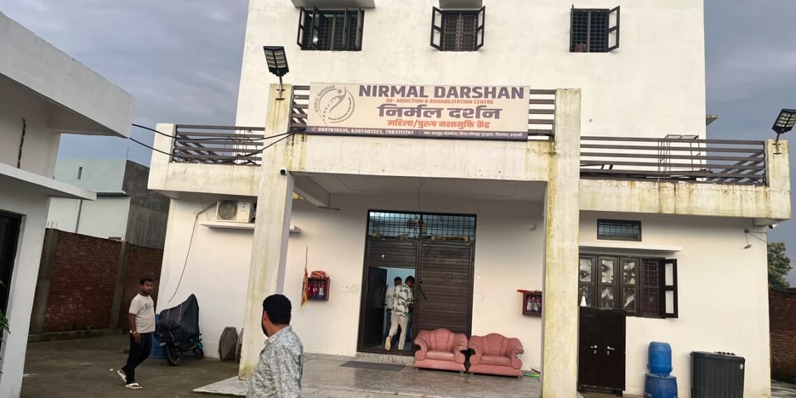नशा मुक्ति केंद्र में औचक निरीक्षण से मचा हड़कंप, अनियमित दवाइयों का स्टॉक सीज