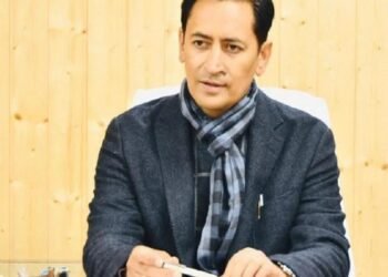 नैनीताल में स्ट्रीट लाइट व्यवस्था की होगी नियमित निगरानी  कुमाऊं आयुक्त दीपक रावत ने वार्डवार सर्वे और दैनिक निरीक्षण के दिए निर्देश