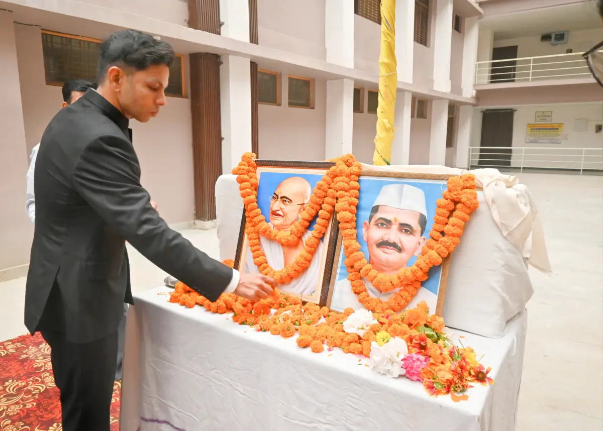 गांधी-शास्त्री जयंती पर जिलेभर में हुए कार्यक्रम, डीएम ने दिलाई सत्य-अहिंसा और कर्तव्यनिष्ठा की याद