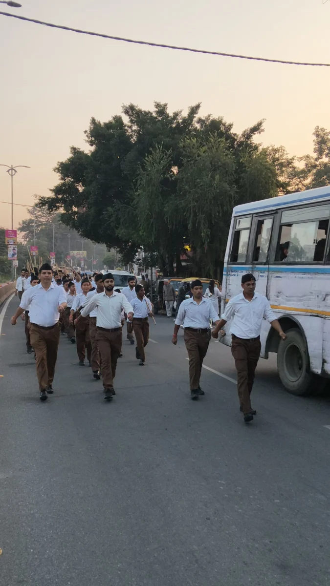 श्री राम उपनगर में संघ का विजयदशमी उत्सव संपन्न, पथ संचलन पर जगह-जगह हुई पुष्पवर्षा