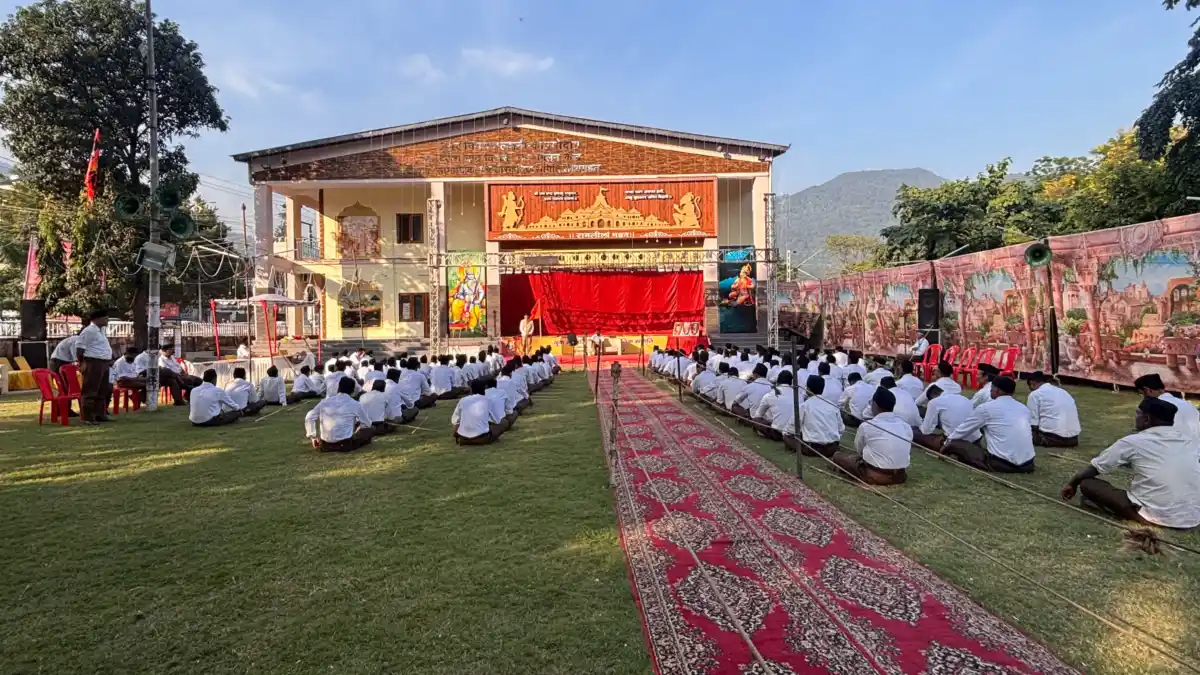 श्री राम उपनगर में संघ का विजयदशमी उत्सव संपन्न, पथ संचलन पर जगह-जगह हुई पुष्पवर्षा
